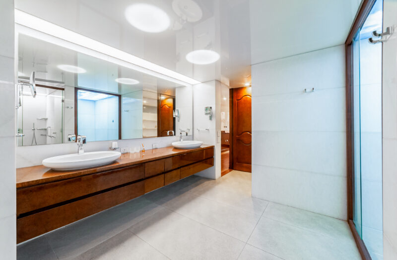 Baño alcoba principal