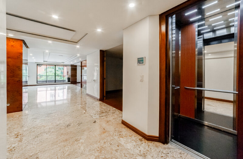 Entrada ascensor privado